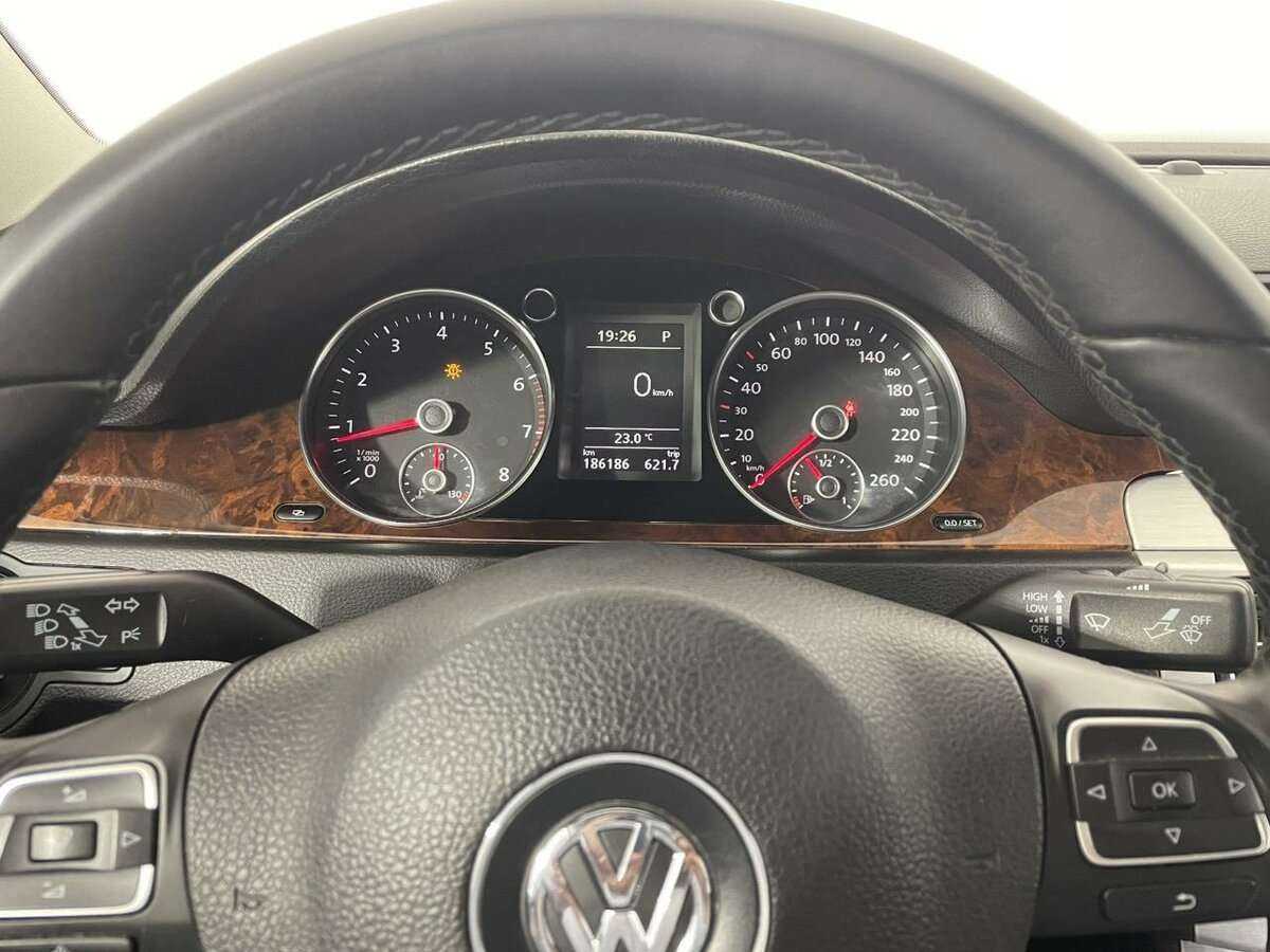 Volkswagen Passat с пробегом — 2010 год. Фото: #10