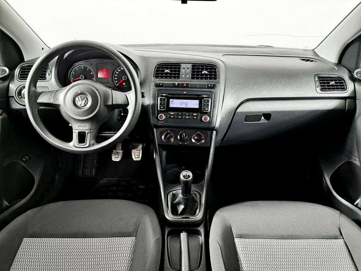 Volkswagen Polo с пробегом — 2011 год. Фото: #11