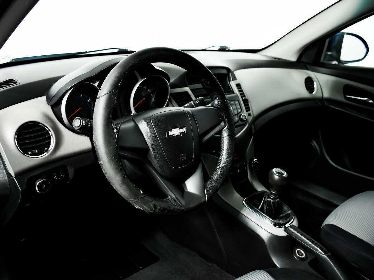 Chevrolet Cruze с пробегом — 2011 год. Фото: #12