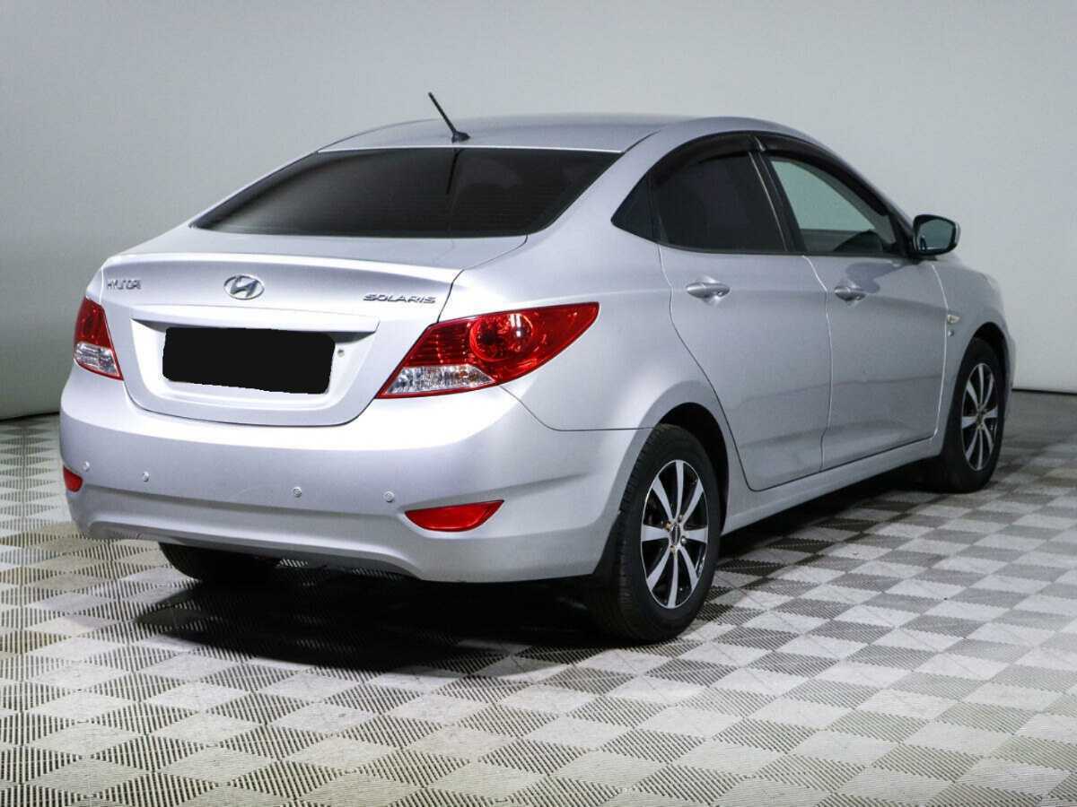 Hyundai Solaris с пробегом — 2011 год. Фото: #3