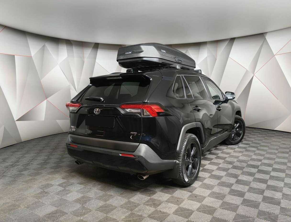 Toyota RAV4 с пробегом — 2021 год. Фото: #1