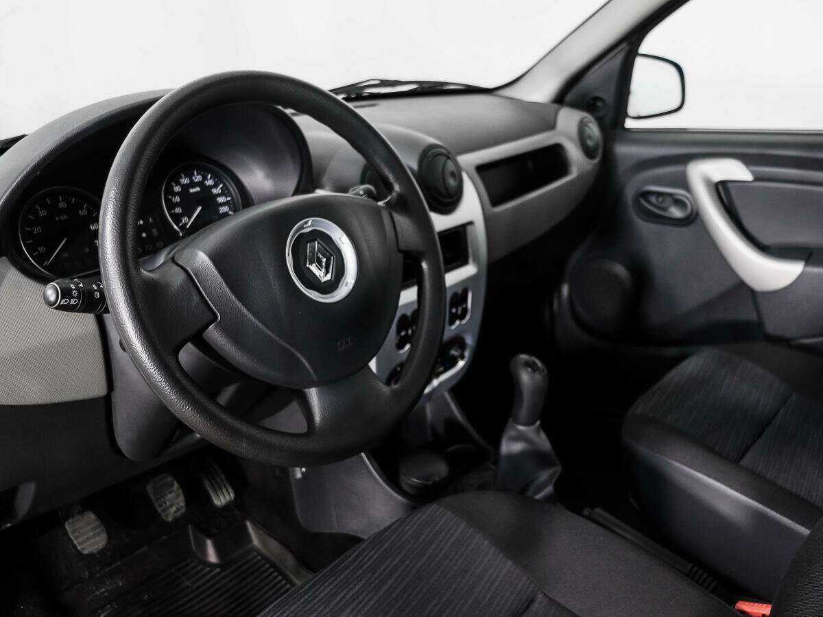 Renault Sandero с пробегом — 2010 год. Фото: #8