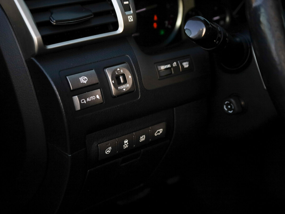 Lexus LX с пробегом — 2012 год. Фото: #28