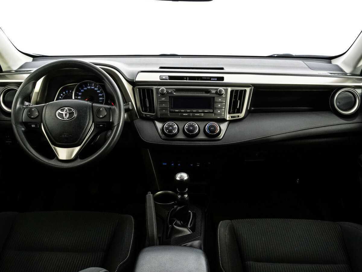 Toyota RAV4 с пробегом — 2015 год. Фото: #7