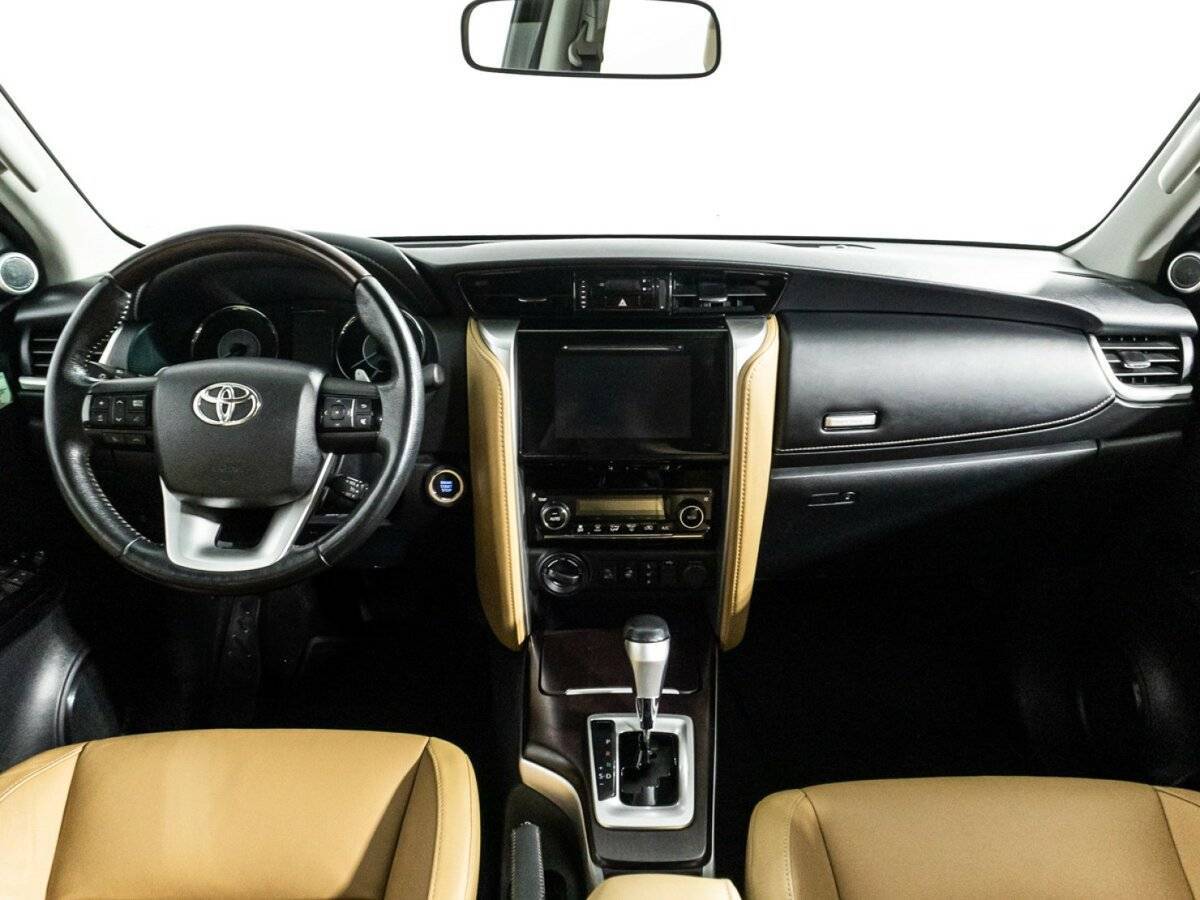 Toyota Fortuner с пробегом — 2019 год. Фото: #12