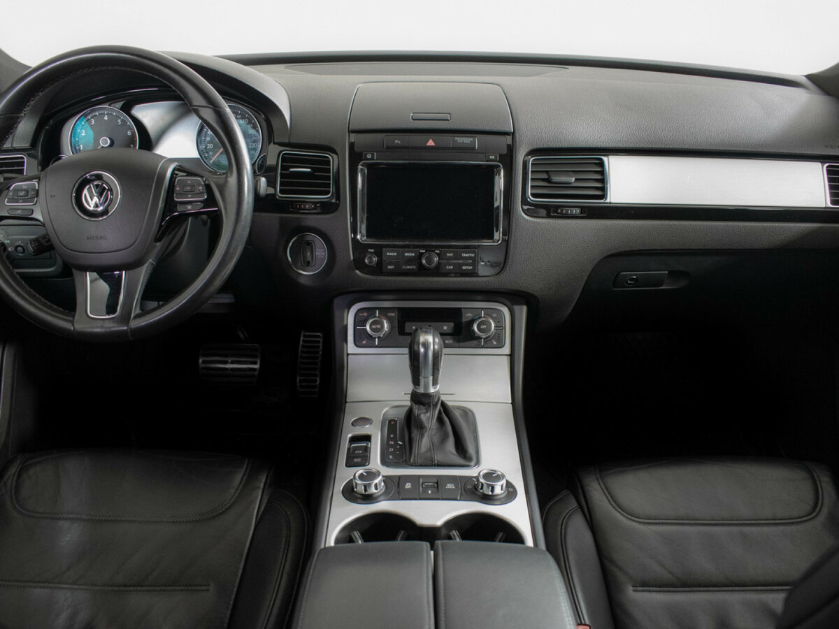 Volkswagen Touareg с пробегом — 2011 год. Фото: #10