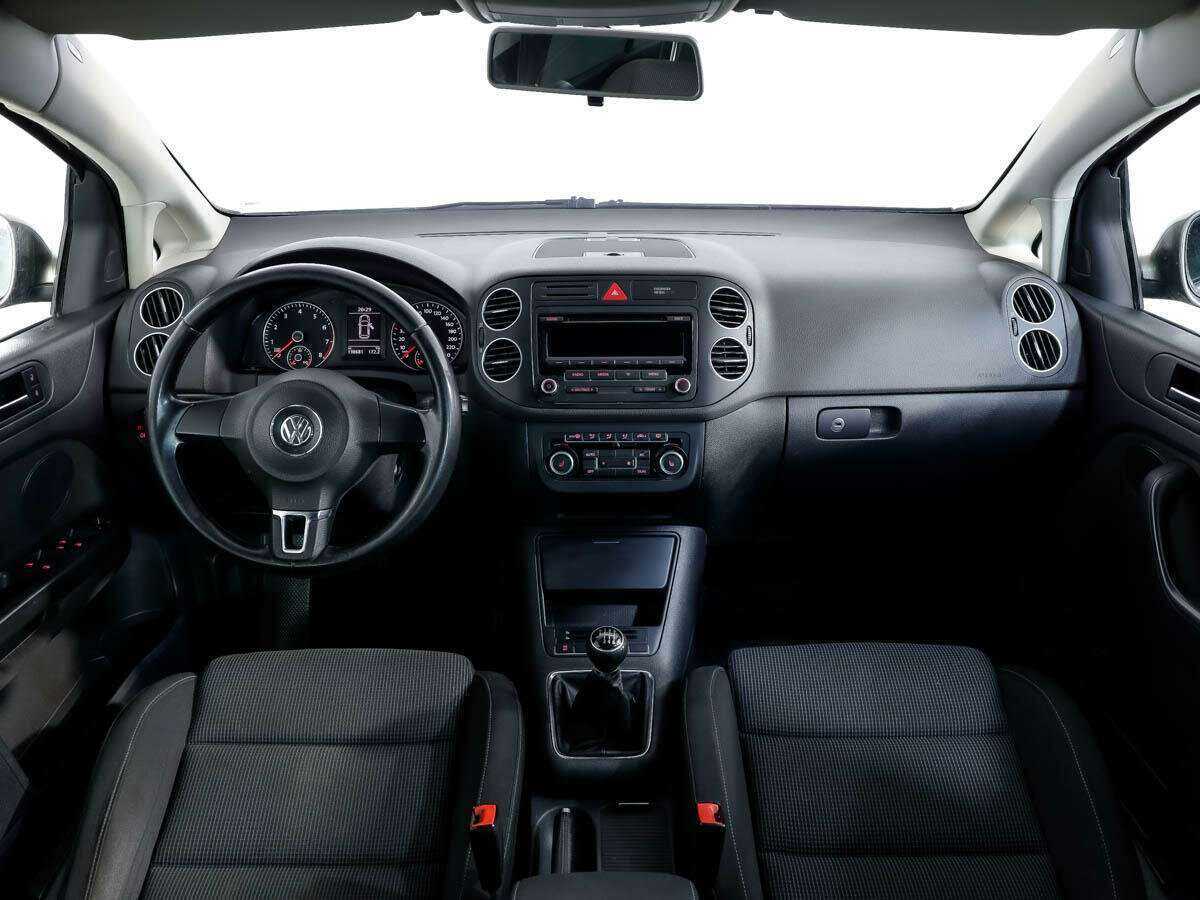 Volkswagen Golf Plus с пробегом — 2011 год. Фото: #11