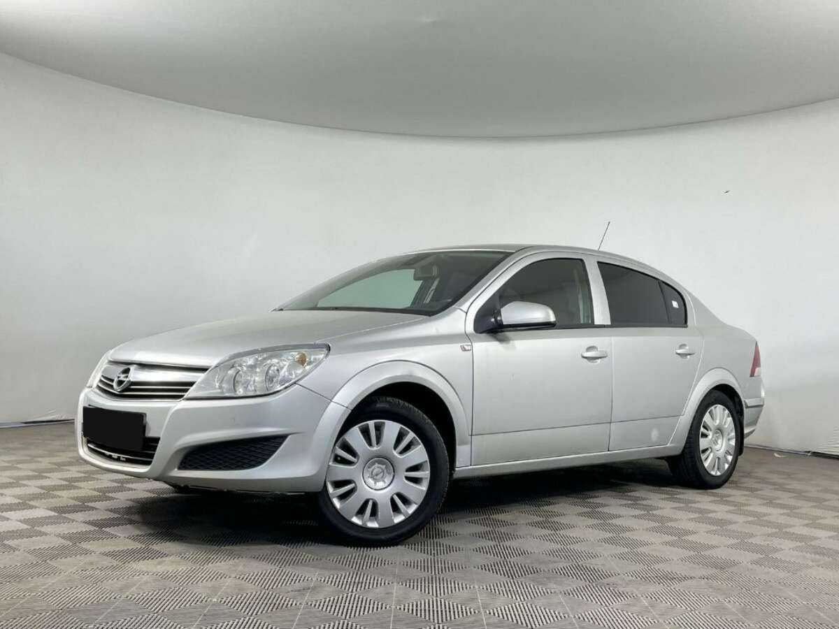 Opel Astra с пробегом — 2010 год. Фото: #0