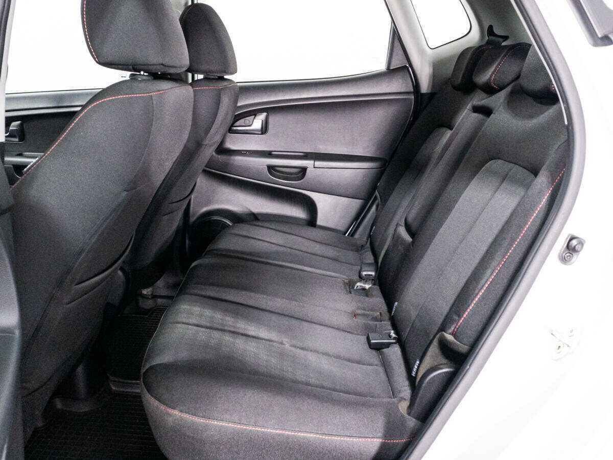 Kia Venga с пробегом — 2015 год. Фото: #9