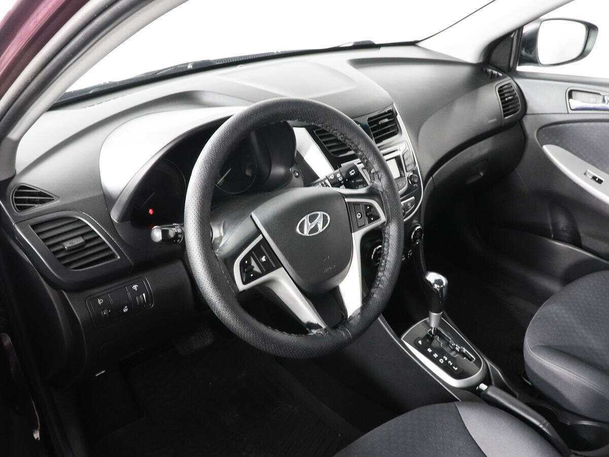 Hyundai Solaris с пробегом — 2014 год. Фото: #8