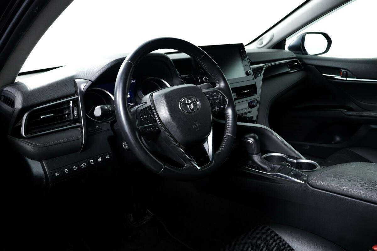 Toyota Camry с пробегом — 2021 год. Фото: #12