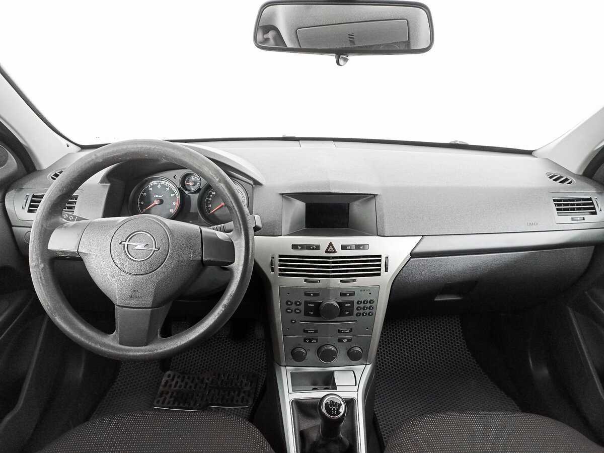 Opel Astra с пробегом — 2013 год. Фото: #11
