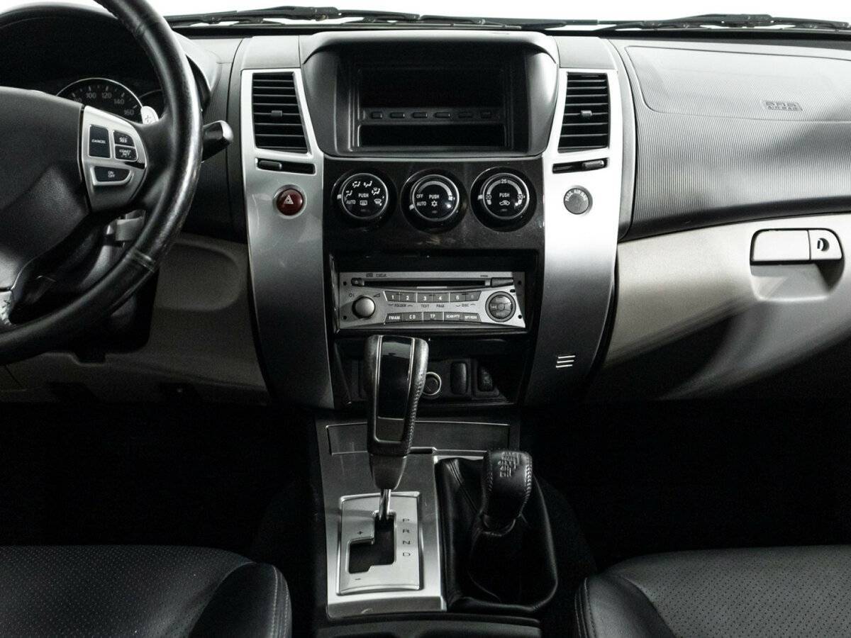 Mitsubishi Pajero Sport с пробегом — 2011 год. Фото: #13