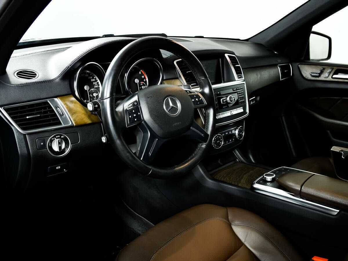 Mercedes-Benz GL-Класс с пробегом — 2014 год. Фото: #11