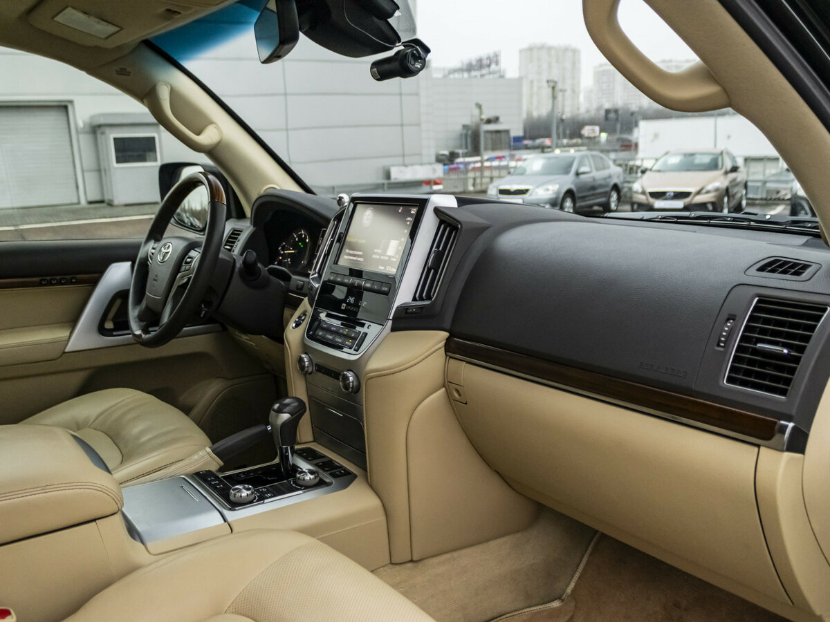 Toyota Land Cruiser с пробегом — 2016 год. Фото: #8