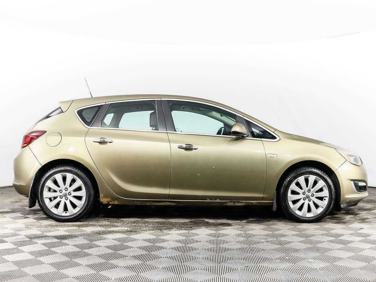 Opel Astra с пробегом — 2013 год. Фото: #3