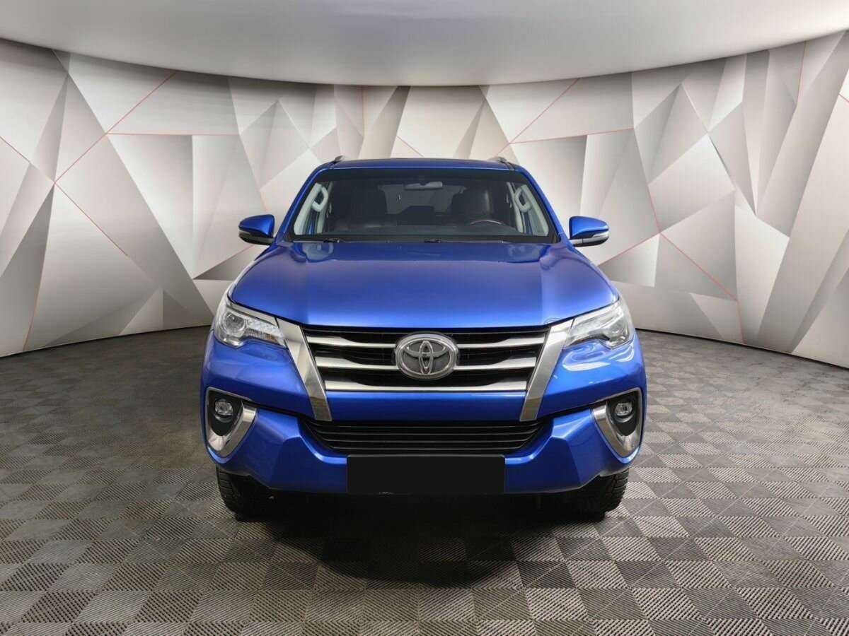 Toyota Fortuner с пробегом — 2017 год. Фото: #6