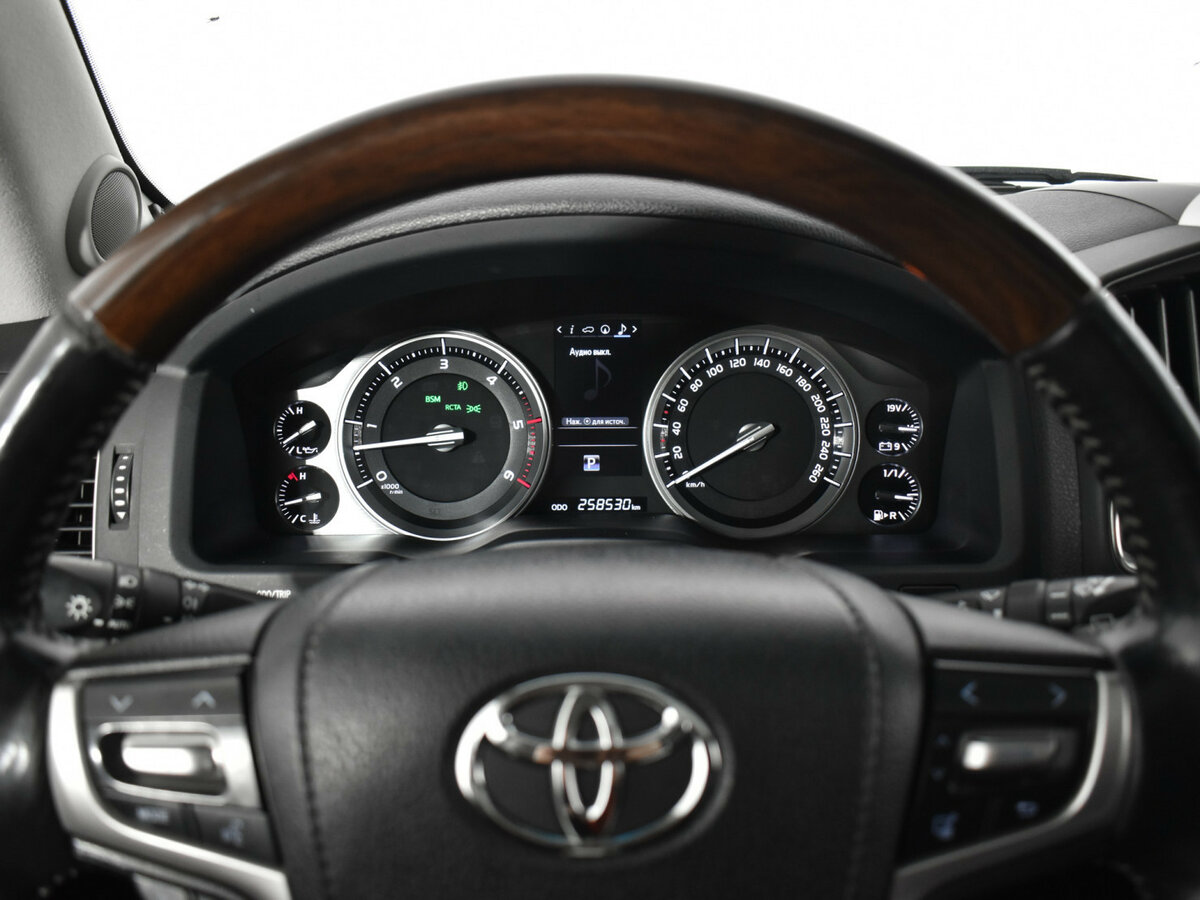 Toyota Land Cruiser с пробегом — 2015 год. Фото: #13