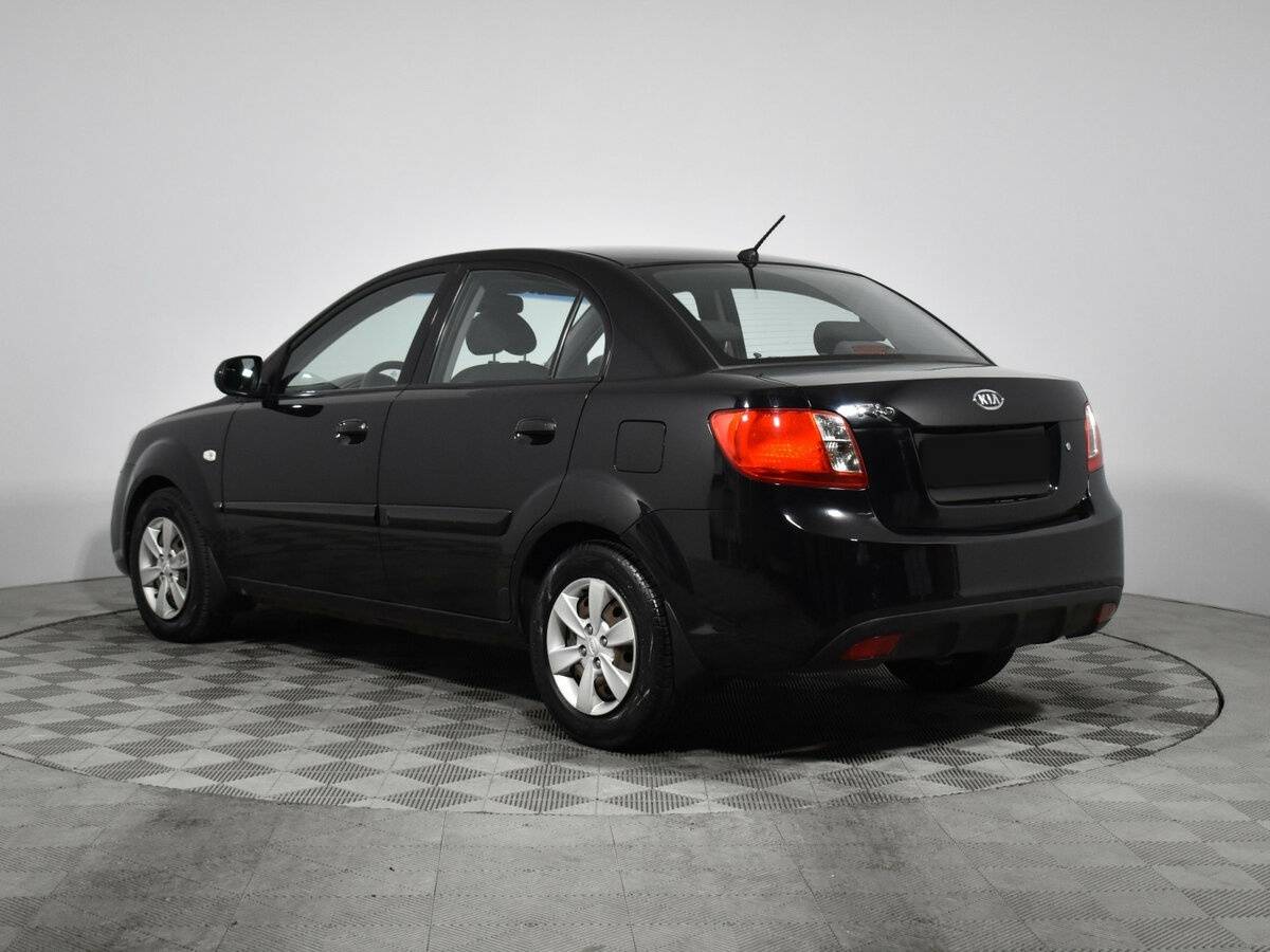 Kia Rio с пробегом — 2010 год. Фото: #6