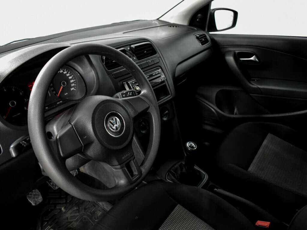 Volkswagen Polo с пробегом — 2011 год. Фото: #8