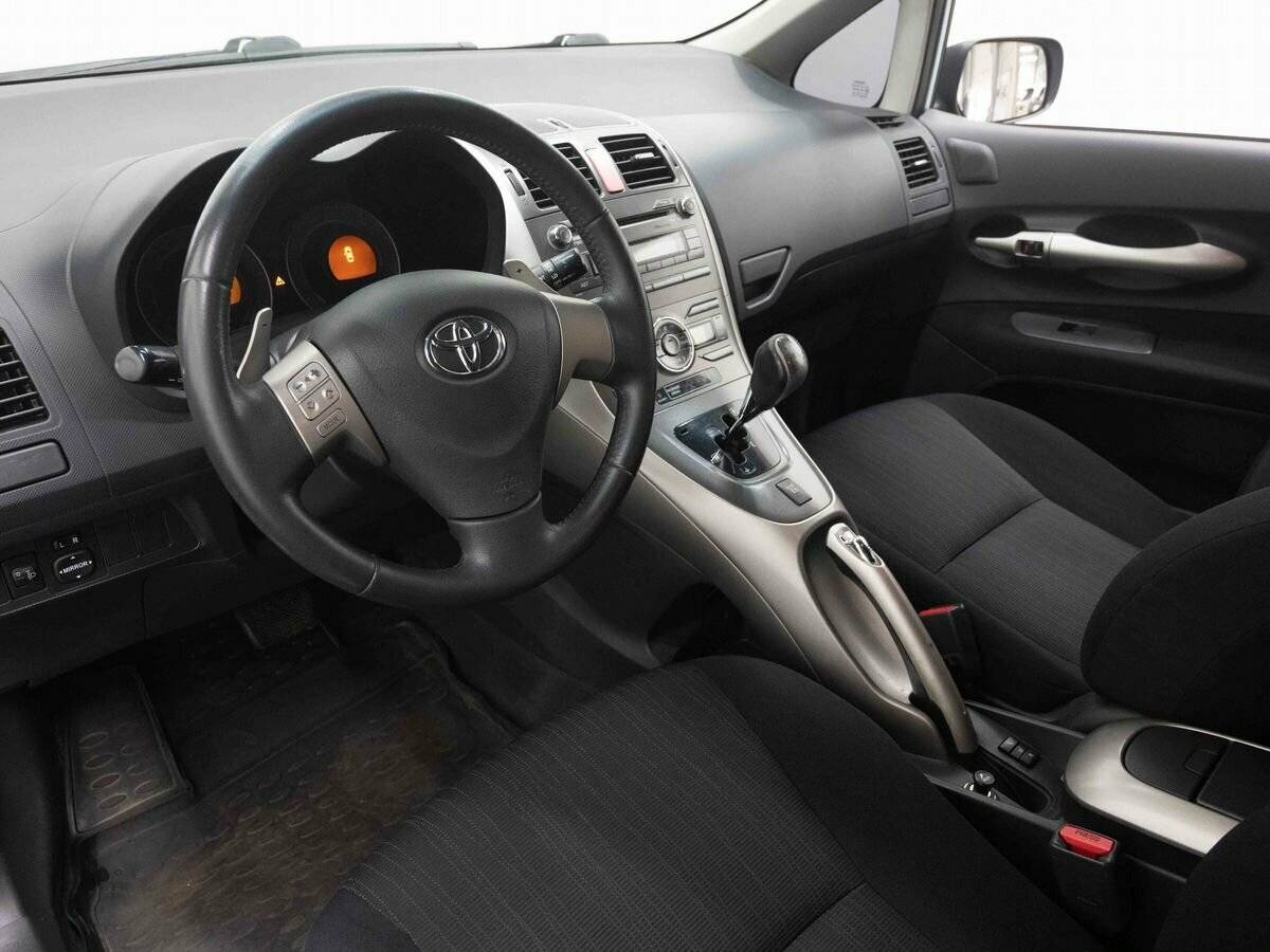 Toyota Auris с пробегом — 2008 год. Фото: #7