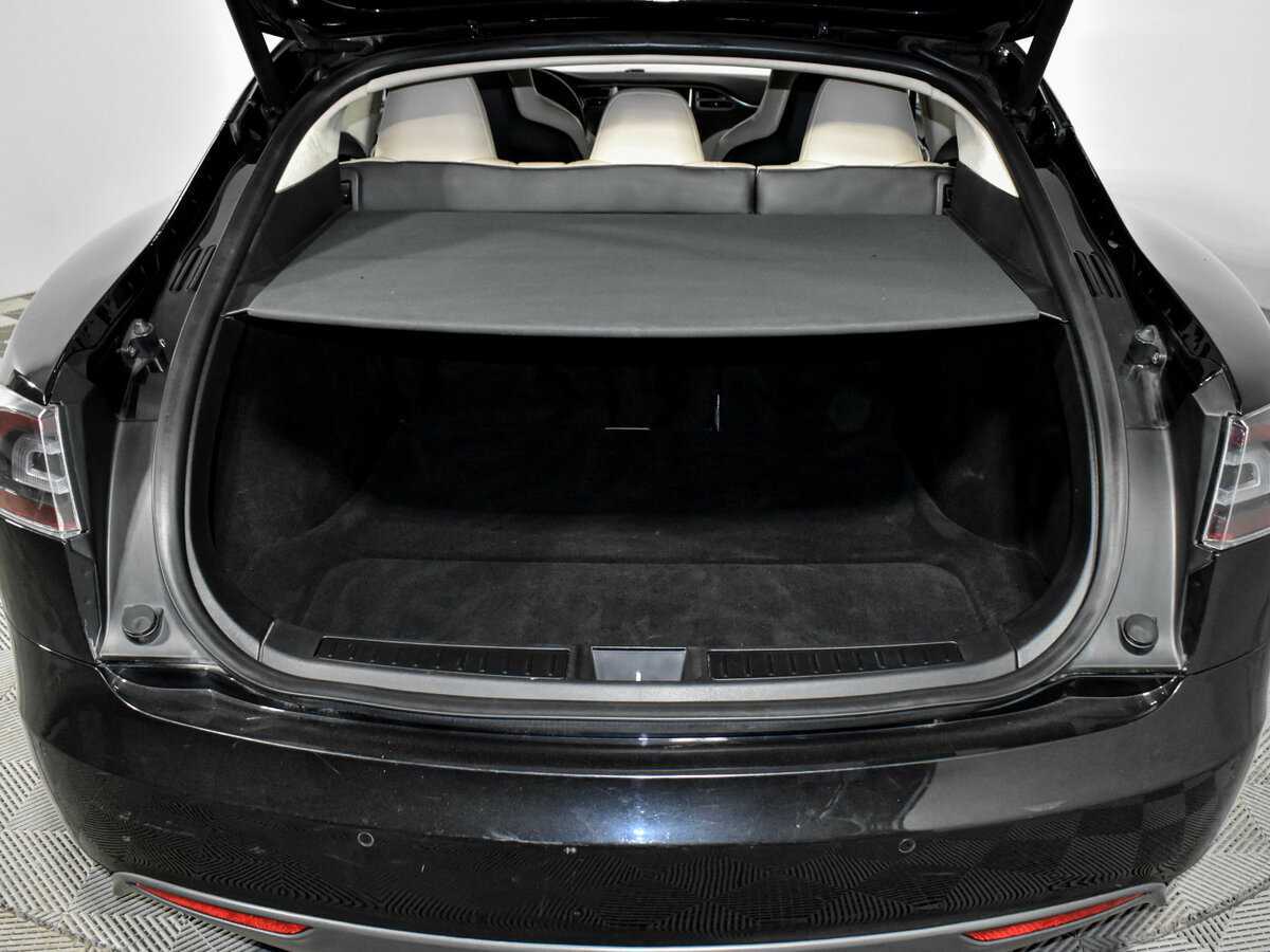 Tesla Model S с пробегом — 2015 год. Фото: #21