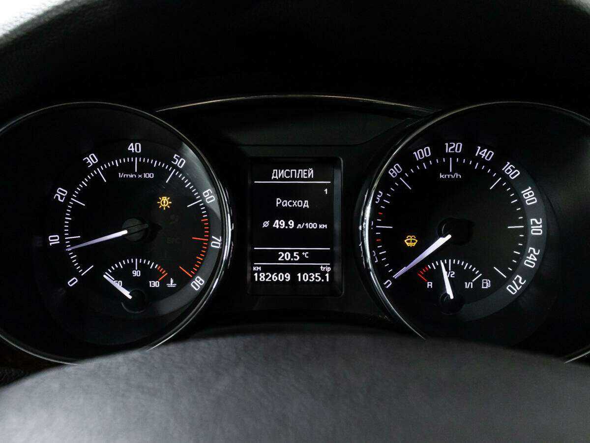 Skoda Superb с пробегом — 2011 год. Фото: #11