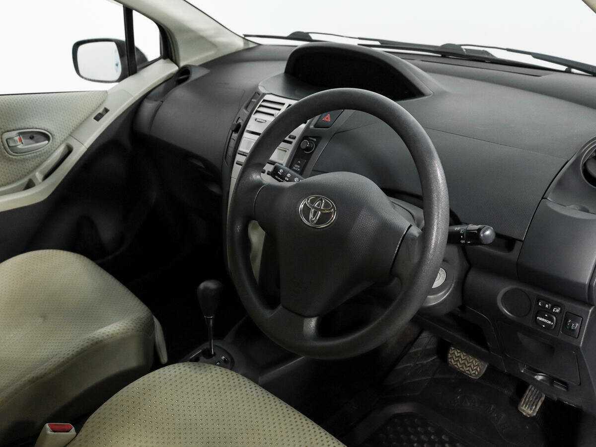 Toyota Vitz с пробегом — 2005 год. Фото: #8
