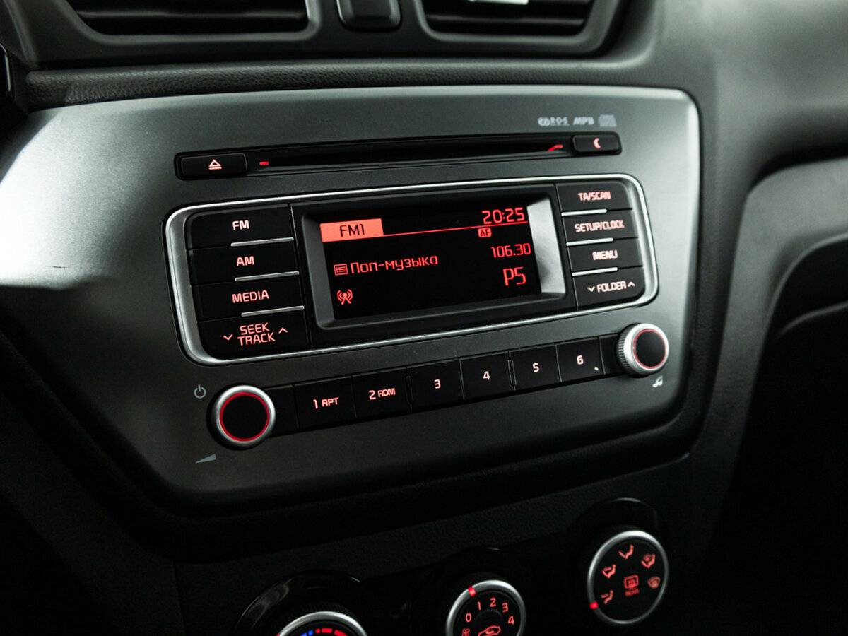 Kia Rio с пробегом — 2015 год. Фото: #13