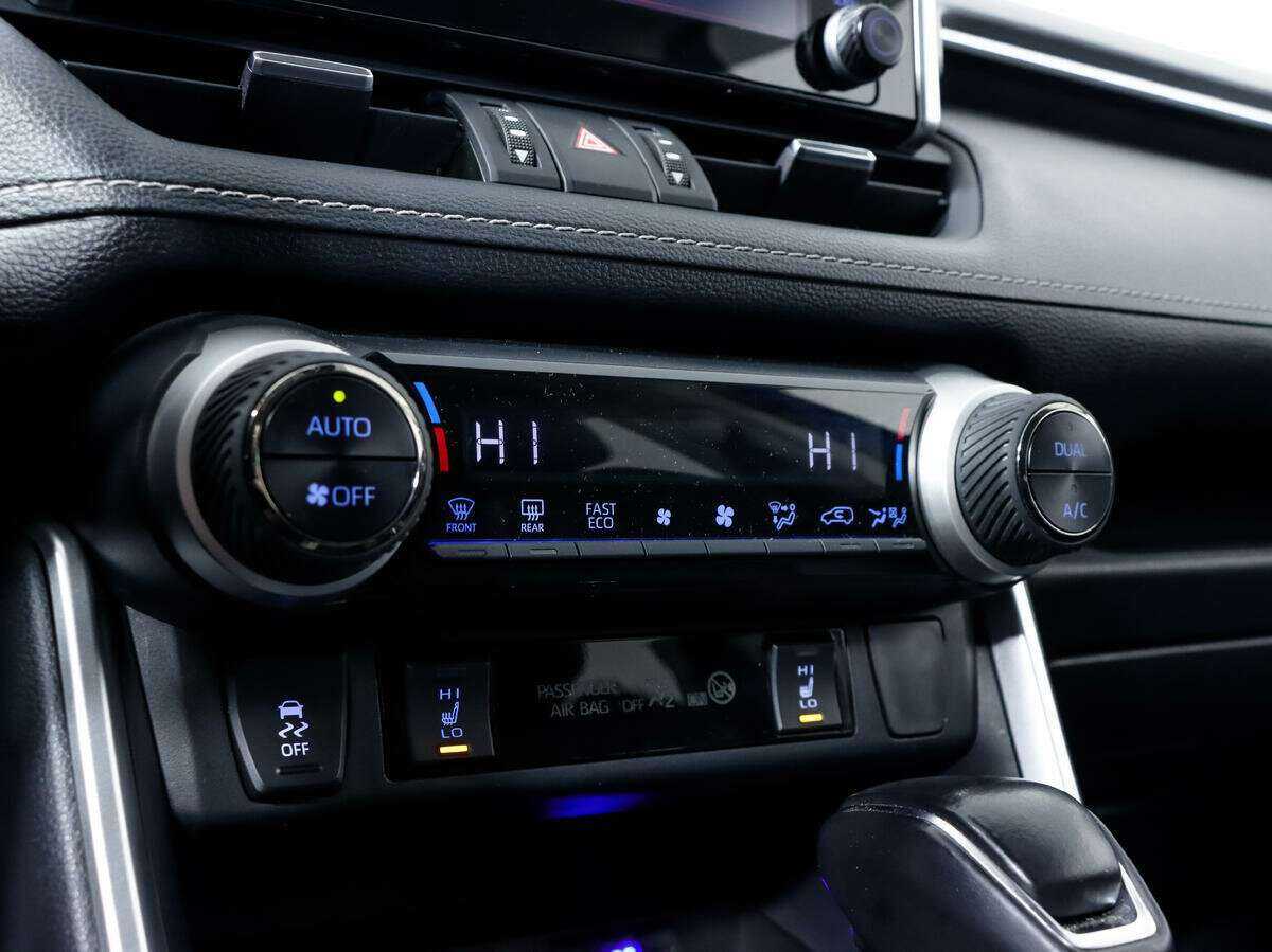 Toyota RAV4 с пробегом — 2021 год. Фото: #15