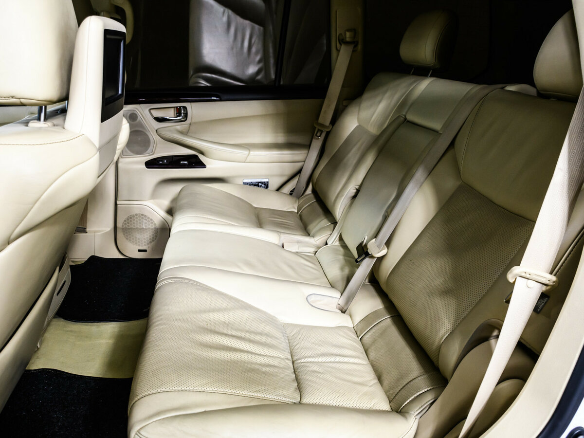 Lexus LX с пробегом — 2012 год. Фото: #9