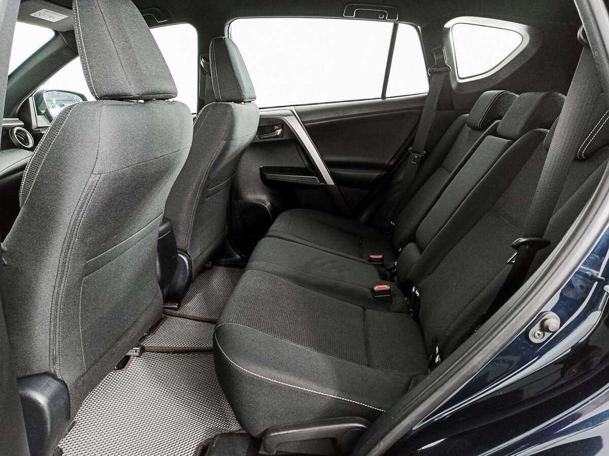 Toyota RAV4 с пробегом — 2019 год. Фото: #11