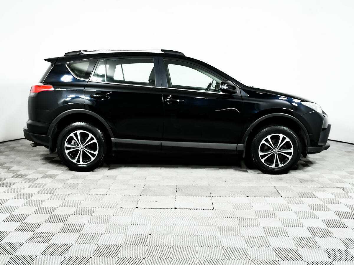 Toyota RAV4 с пробегом — 2018 год. Фото: #3