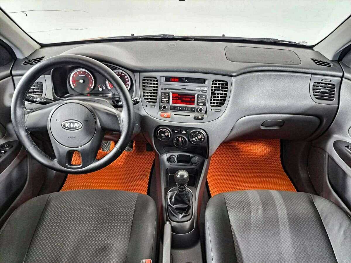 Kia Rio с пробегом — 2011 год. Фото: #11