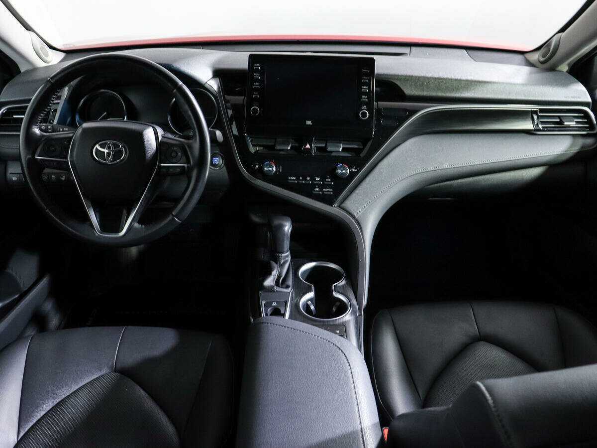 Toyota Camry с пробегом — 2021 год. Фото: #9