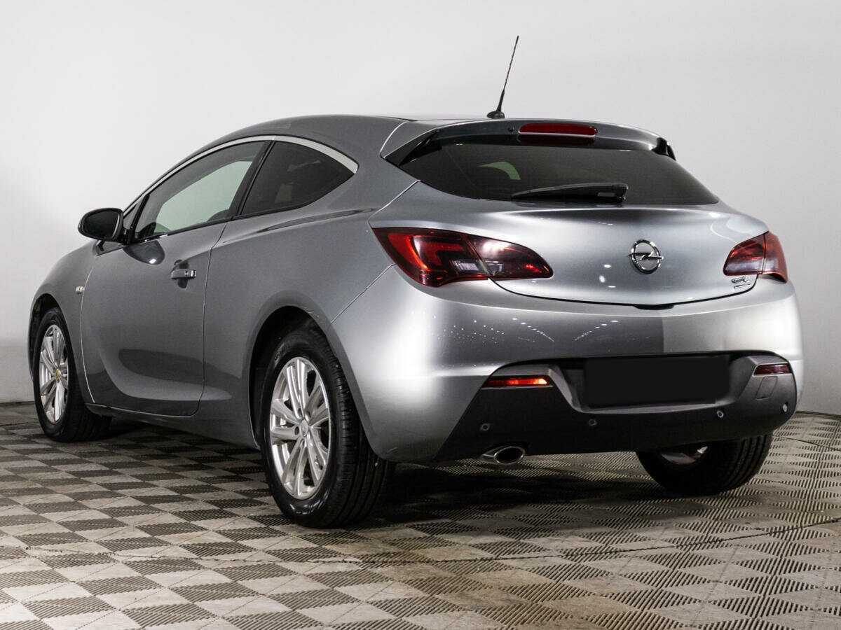 Opel Astra с пробегом — 2013 год. Фото: #6