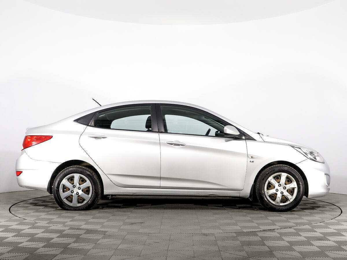 Hyundai Solaris с пробегом — 2013 год. Фото: #3