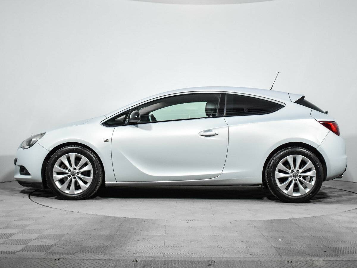 Opel Astra с пробегом — 2012 год. Фото: #7