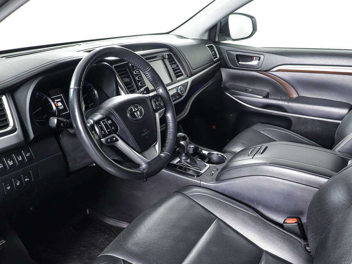 Toyota Highlander с пробегом — 2015 год. Фото: #15