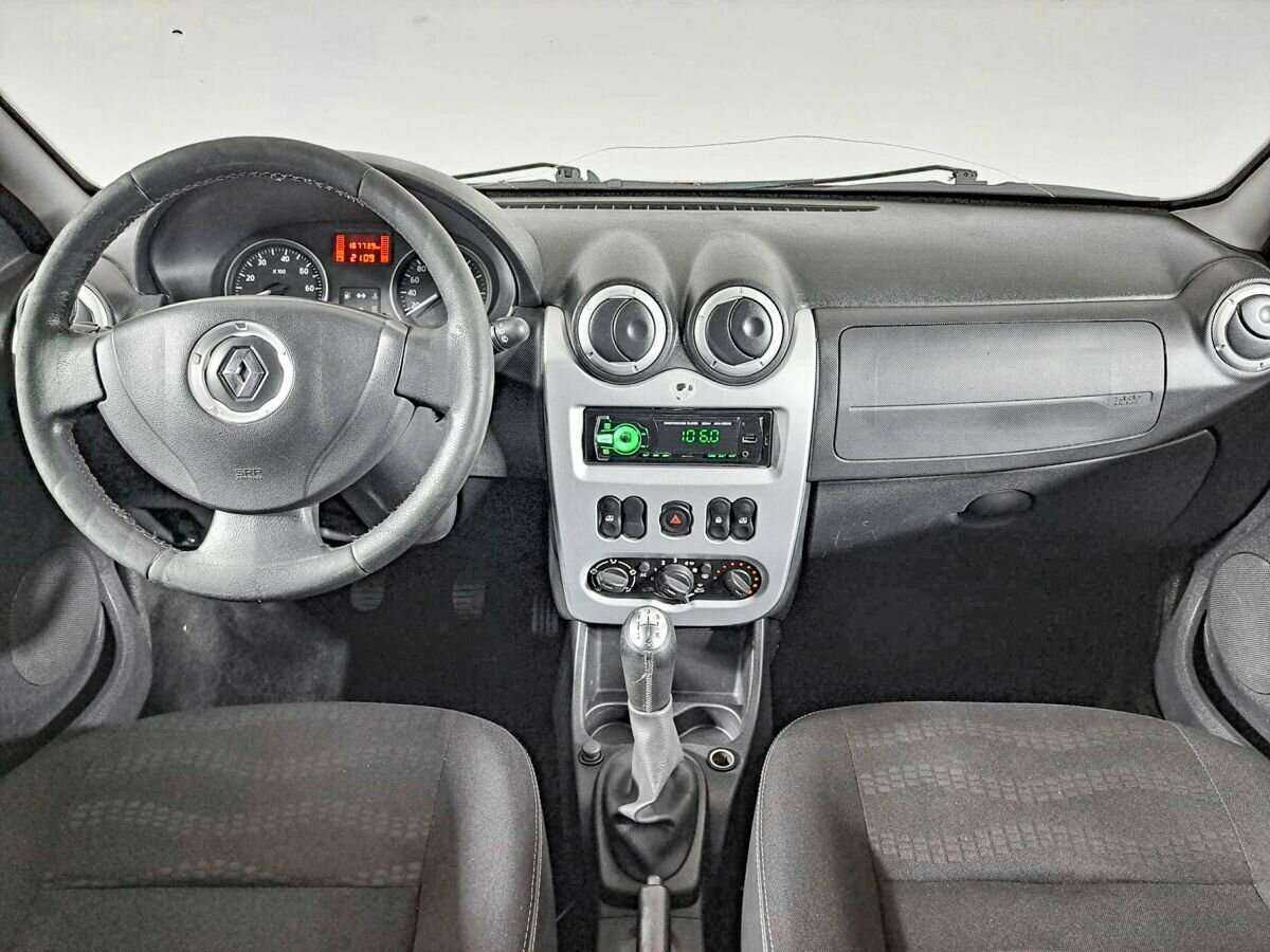 Renault Sandero с пробегом — 2012 год. Фото: #11