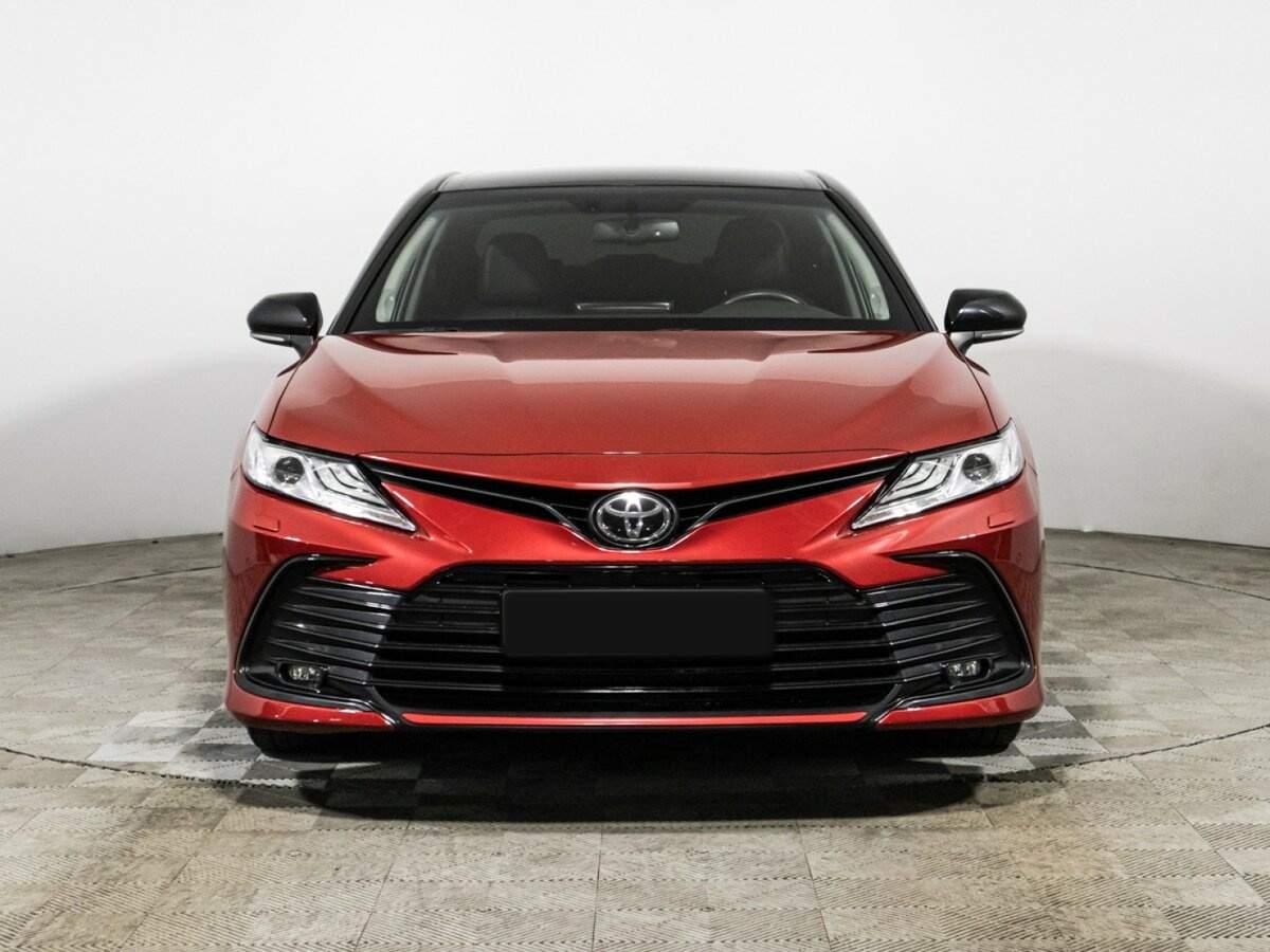 Toyota Camry с пробегом — 2021 год. Фото: #1