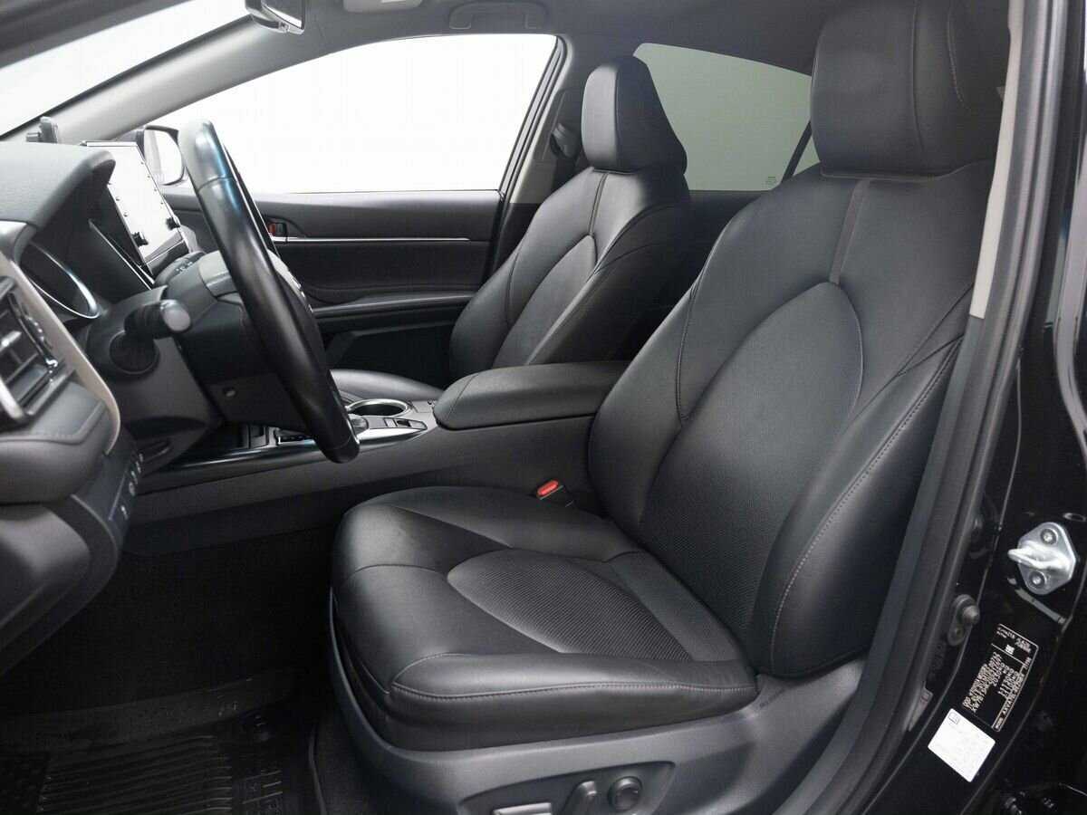 Toyota Camry с пробегом — 2021 год. Фото: #9