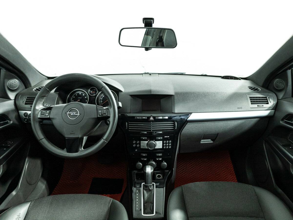 Opel Astra с пробегом — 2010 год. Фото: #12