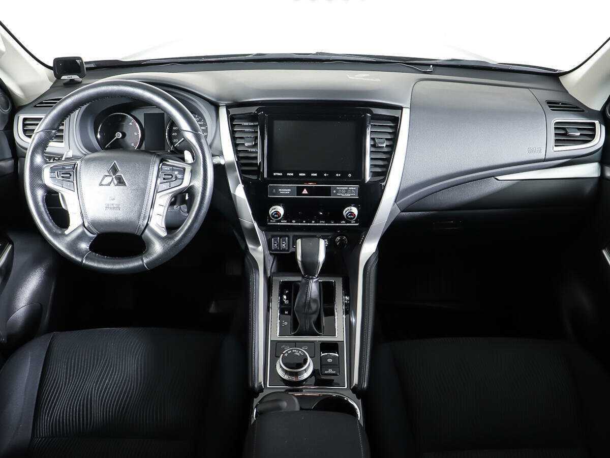 Mitsubishi Pajero Sport с пробегом — 2021 год. Фото: #8