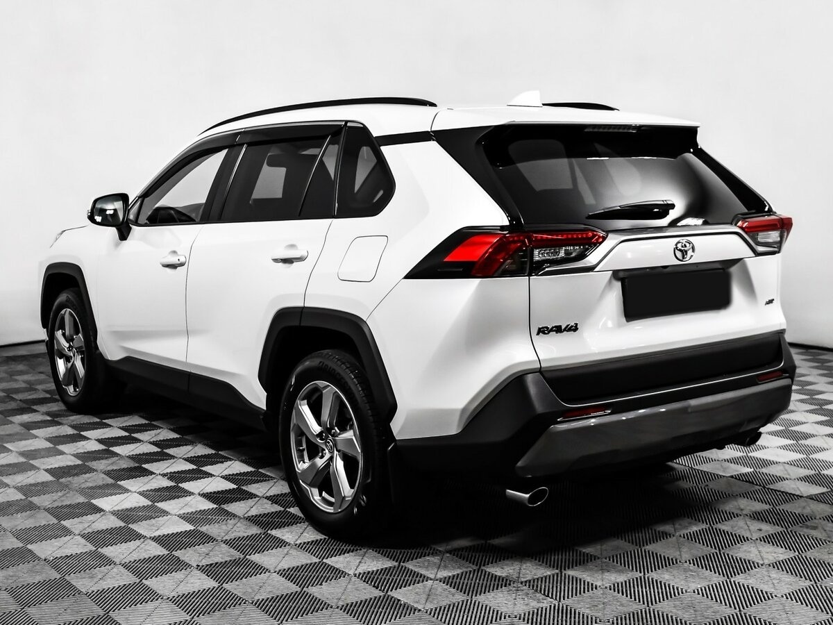 Toyota RAV4 с пробегом — 2021 год. Фото: #6