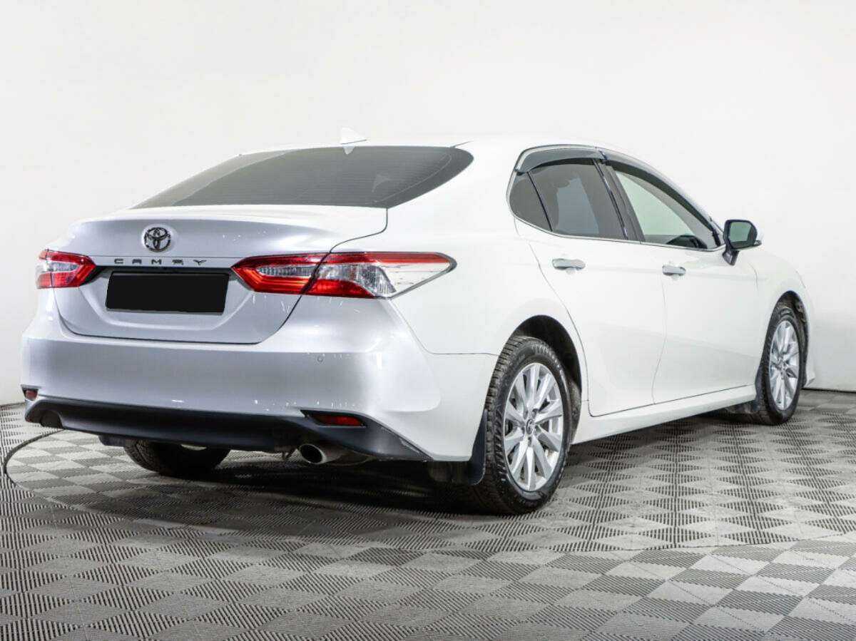 Toyota Camry с пробегом — 2018 год. Фото: #4