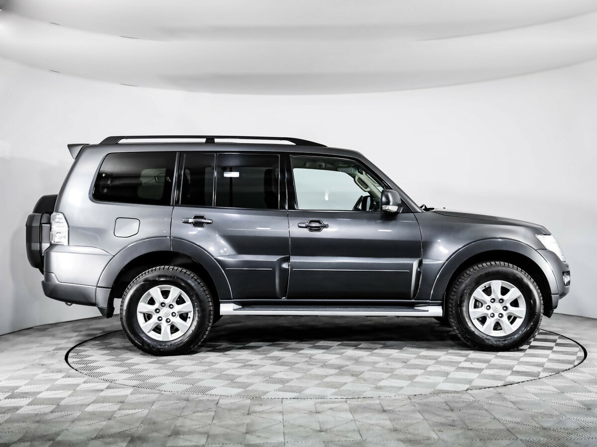 Mitsubishi Pajero с пробегом — 2015 год. Фото: #3
