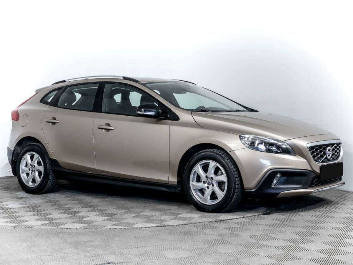 Volvo V40 Cross Country с пробегом — 2015 год. Фото: #2