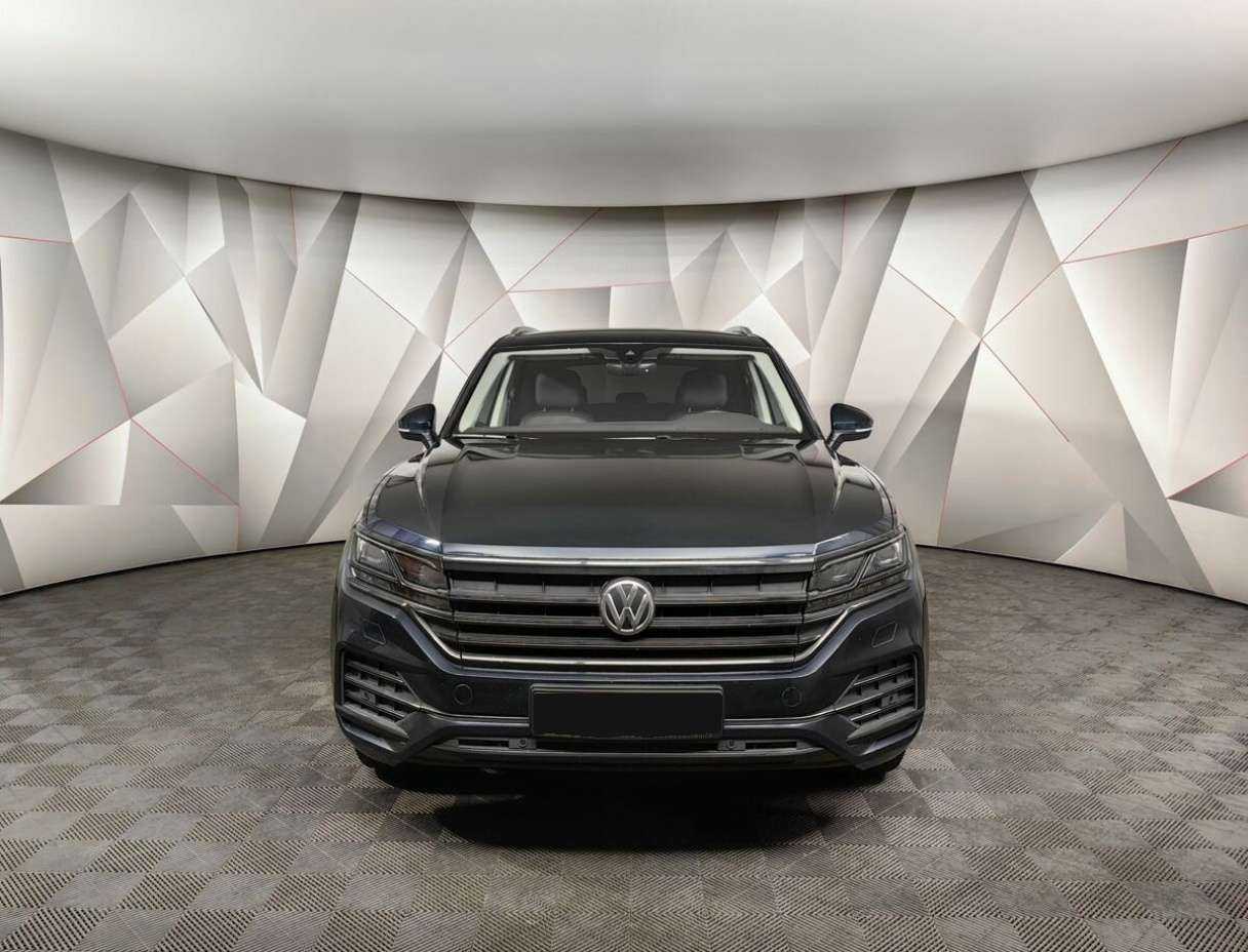 Volkswagen Touareg с пробегом — 2018 год. Фото: #6
