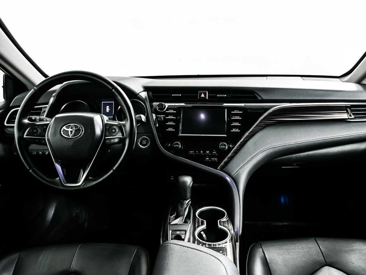 Toyota Camry с пробегом — 2018 год. Фото: #10